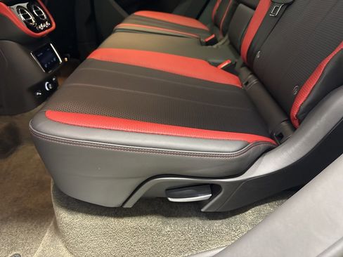 Used 2023 Bentley Bentayga image 43