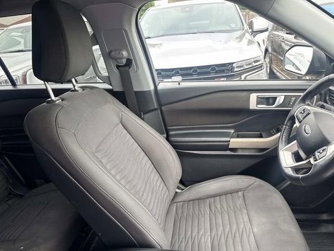 Used 2020 Ford Explorer XLT image 13