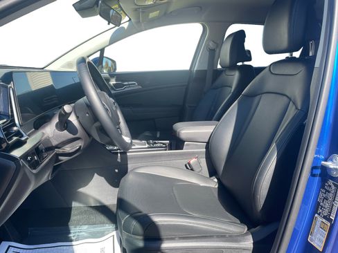 Used 2025 Kia Sportage EX image 19