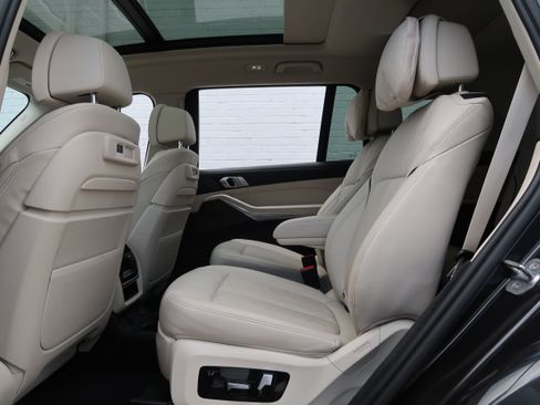 Used 2020 BMW X7 xDrive40i w/ Premium Package AWD/4WD image 49