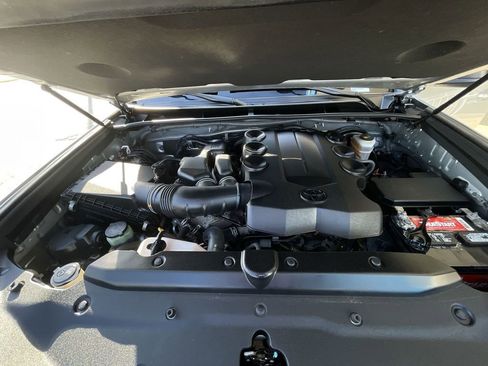 Used 2018 Toyota 4Runner SR5 RWD image 30