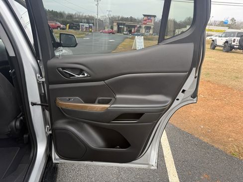 Used 2019 GMC Acadia SLE image 35