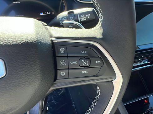 New 2025 Jeep Grand Cherokee Altitude image 25