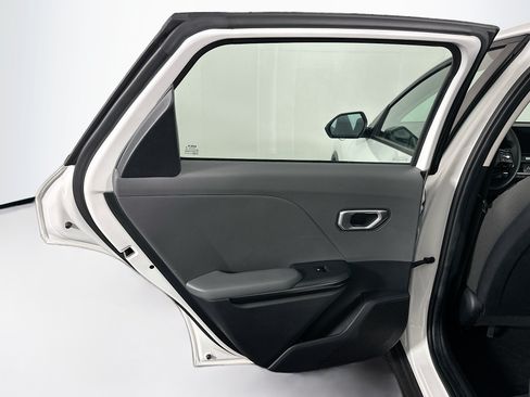 Used 2025 Kia K4 FWD image 26