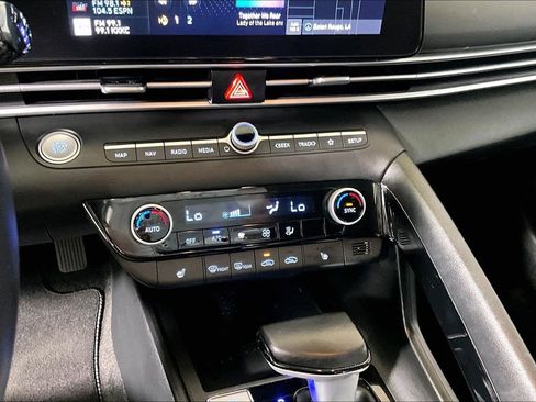 Used 2023 Hyundai Elantra SEL w/ Convenience Package image 24