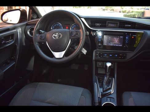 Used 2017 Toyota Corolla LE w/ Carpet Mat Package (TMS) FWD image 29
