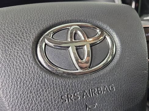 Used 2023 Toyota Highlander XLE image 38