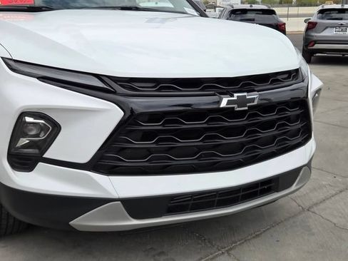Used 2024 Chevrolet Blazer LT w/ Convenience Package FWD image 8