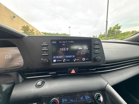 Used 2025 Hyundai Elantra Sport FWD image 21