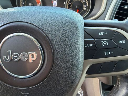 Used 2017 Jeep Cherokee Trailhawk image 20