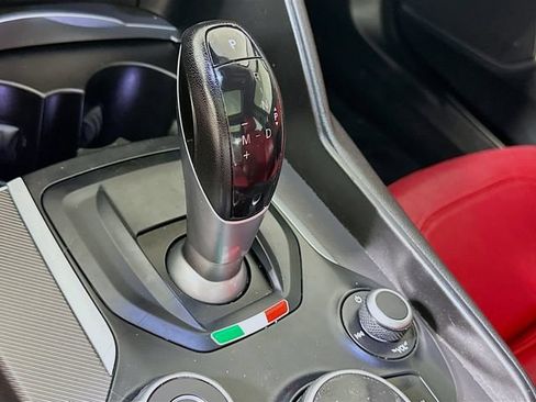 Used 2019 Alfa Romeo Giulia Ti Sport w/ Quick Order Package 22S Sport AWD/4WD image 22