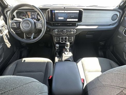Used 2024 Jeep Wrangler Unlimited w/ Convenience Group AWD/4WD image 15