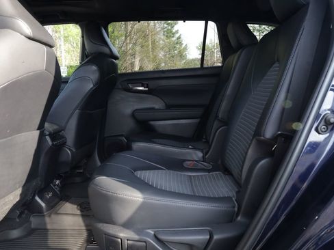 Used 2023 Toyota Highlander XSE AWD/4WD image 16