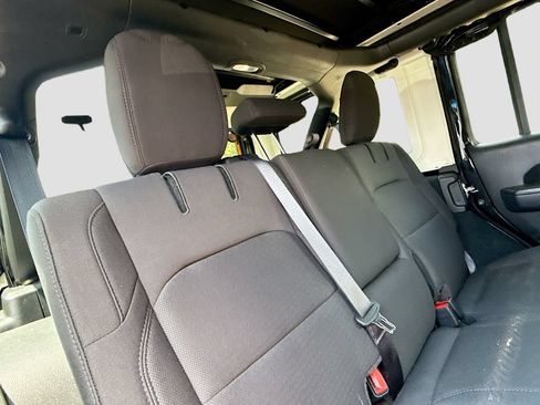 Used 2023 Jeep Wrangler Unlimited w/ Sun & Screen Package AWD/4WD image 31