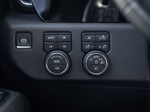 Used 2024 Chevrolet Silverado 1500 LT Trail Boss w/ Convenience Package II AWD/4WD image 26