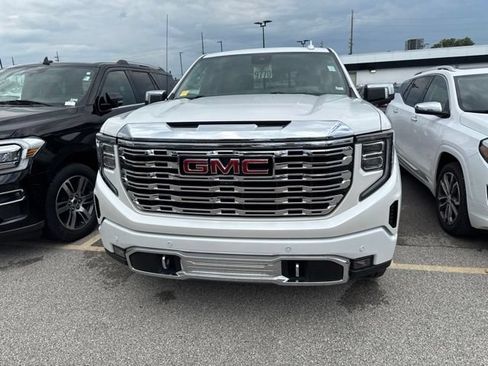 Used 2022 GMC Sierra 1500 Denali w/ Denali Reserve Package AWD/4WD image 3