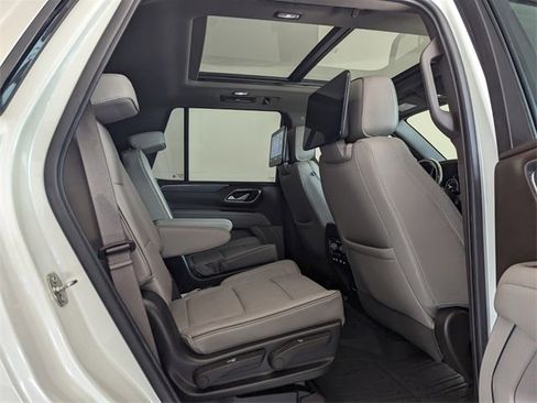 Used 2021 GMC Yukon SLT w/ SLT Premium Package image 17