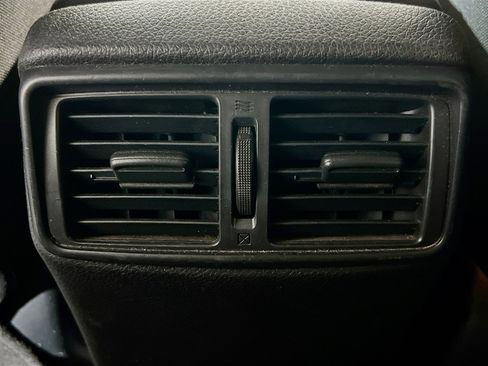 Used 2020 Nissan Rogue S FWD image 17