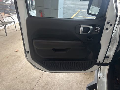 Used 2021 Jeep Gladiator Rubicon w/ Trailer Tow Package image 7