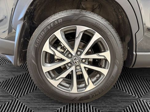 Used 2025 Toyota Corolla Cross LE AWD/4WD image 9