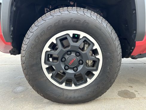 Used 2024 Toyota Tacoma TRD Off-Road AWD/4WD image 12