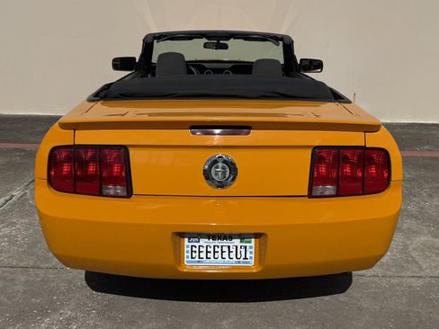 Used 2007 Ford Mustang Convertible RWD image 4