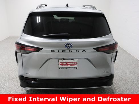 Used 2023 Toyota Sienna XSE image 8