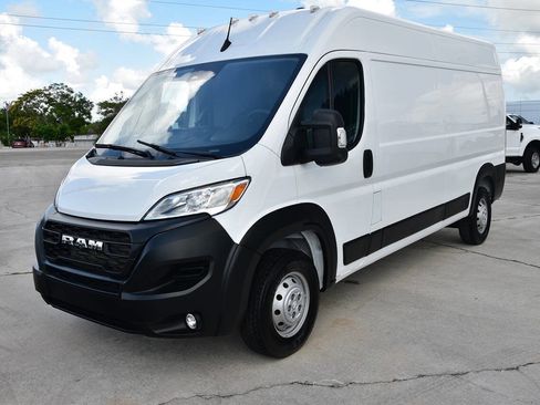 Used 2023 RAM ProMaster 2500 w/ Driver Convenience Group FWD image 3