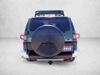 Used 2014 Toyota FJ Cruiser 4WD w/ Convenience Package video 3