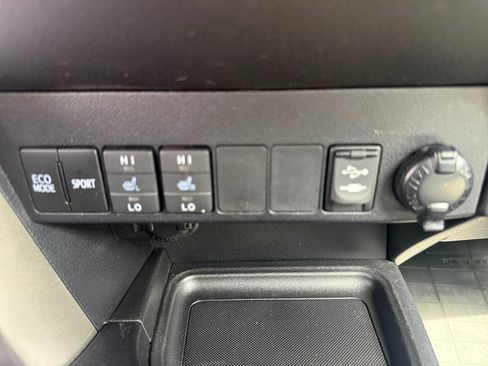Used 2014 Toyota RAV4 Limited w/ Technology Package AWD/4WD image 25