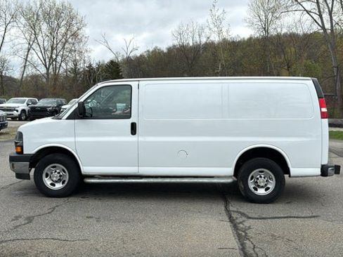 Used 2024 Chevrolet Express 2500 w/ Driver Convenience Package RWD image 4