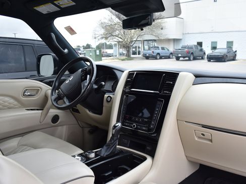 Used 2021 INFINITI QX80 Sensory w/ All-Season Package image 31