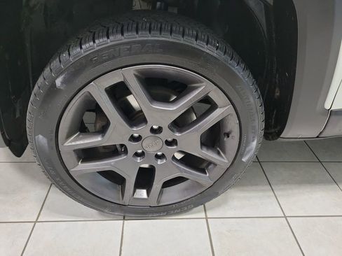 Used 2019 Jeep Renegade Limited w/ Quick Order Package 22P image 57