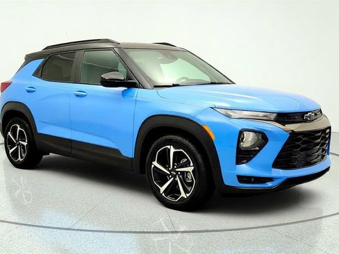 Used 2023 Chevrolet TrailBlazer RS w/ Sun and Liftgate Package FWD image 3