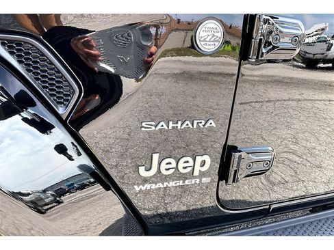 Certified 2024 Jeep Wrangler Unlimited Sahara AWD/4WD image 37