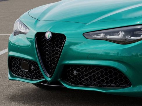 Used 2025 Alfa Romeo Giulia w/ Driving Assist Package RWD image 12