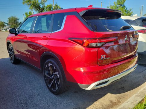 Used 2023 Mitsubishi Outlander SE FWD image 4