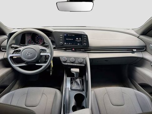 Used 2021 Hyundai Elantra SE FWD image 16