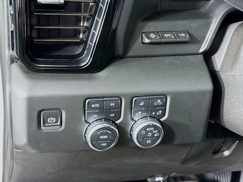 Used 2024 GMC Sierra 2500 AT4 w/ AT4 Premium Plus Package AWD/4WD image 10