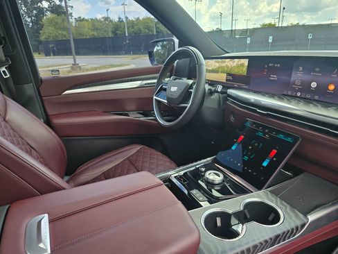 Used 2025 Cadillac Escalade Sport w/ Touring Package AWD/4WD image 17