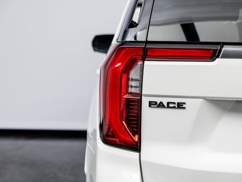 Used 2025 GMC Yukon AT4 w/ AT4 Premium Plus Package image 14