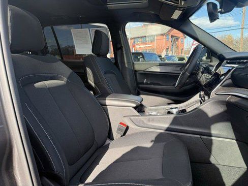 Certified 2024 Jeep Grand Cherokee L Laredo image 37