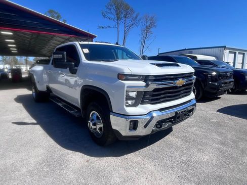Used 2025 Chevrolet Silverado 3500 LT w/ Safety Package image 1