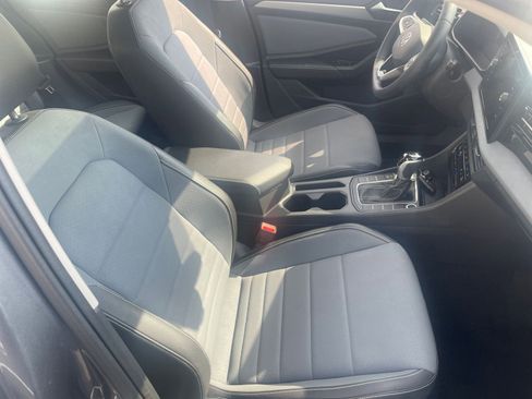 Used 2025 Volkswagen Jetta SE image 37