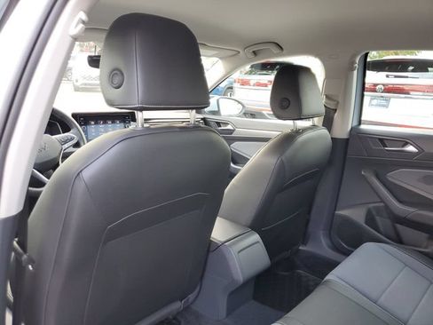 Certified 2025 Volkswagen Jetta SE FWD image 18