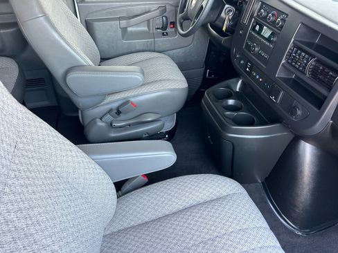 Used 2025 Chevrolet Express 3500 LT w/ LT Preferred Equipment Group RWD image 17