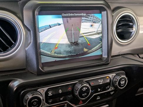 Used 2022 Jeep Wrangler Unlimited Sahara w/ Cold Weather Group AWD/4WD image 27