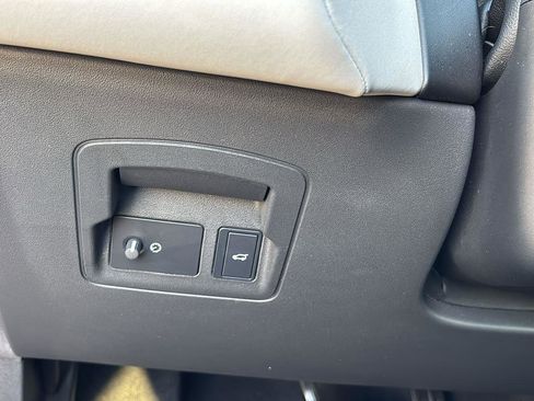 Used 2025 Land Rover Range Rover Velar Dynamic SE image 26