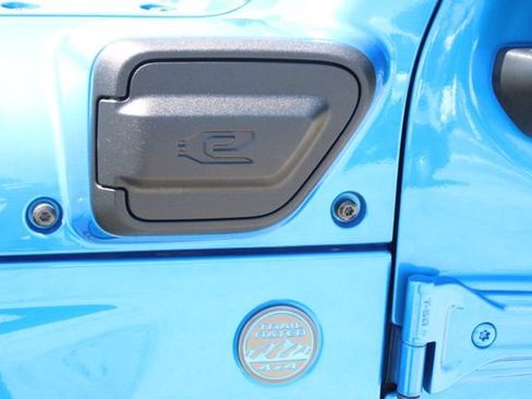 Used 2021 Jeep Wrangler Unlimited Rubicon 4xe w/ Cold Weather Group AWD/4WD image 9