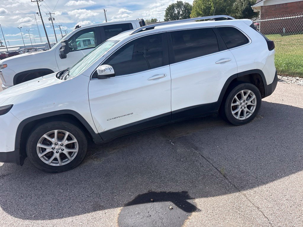 Used 2018 Jeep Cherokee Latitude FWD image 8